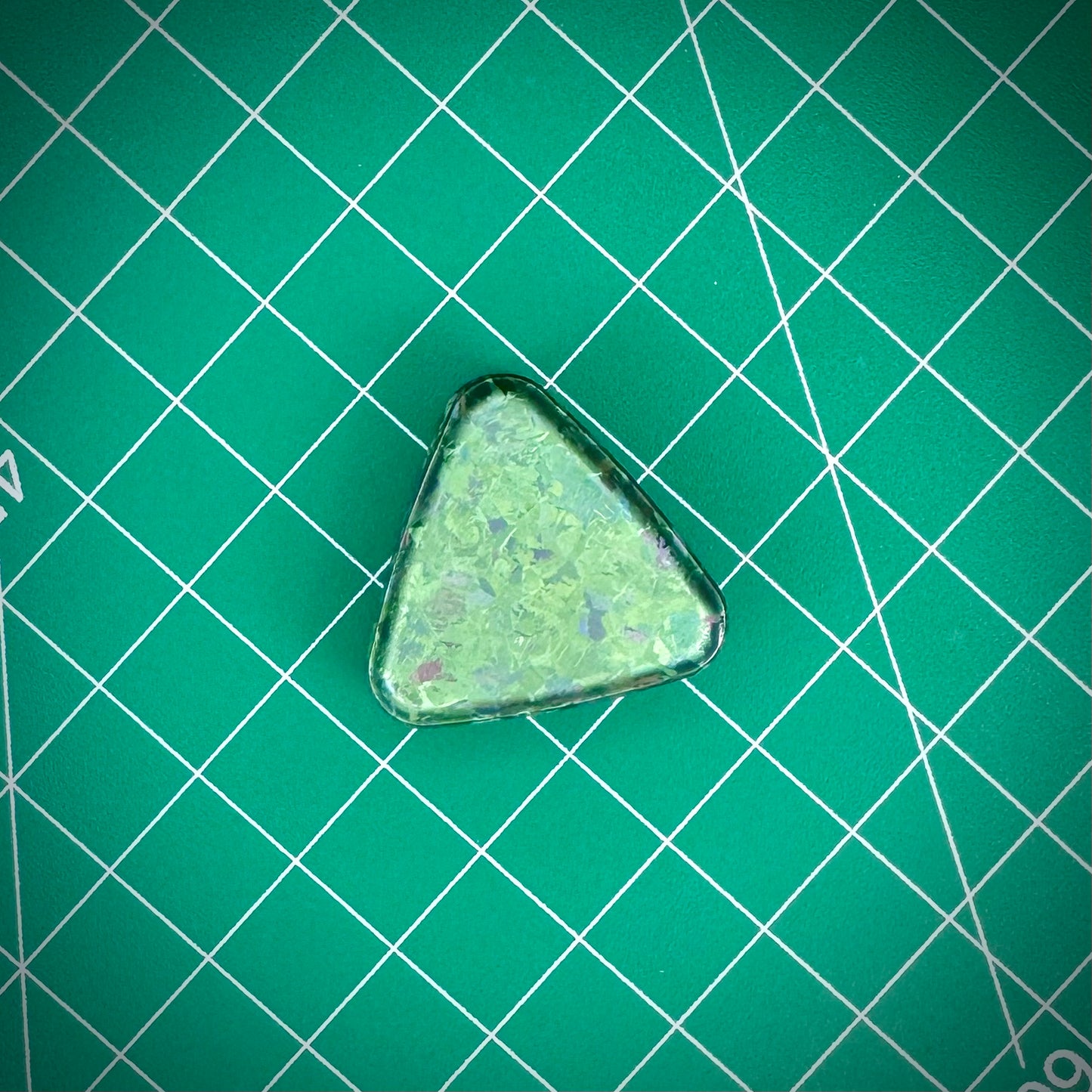 Islidenkliq - Crystal Titanium - Triangular Magnetic Slider