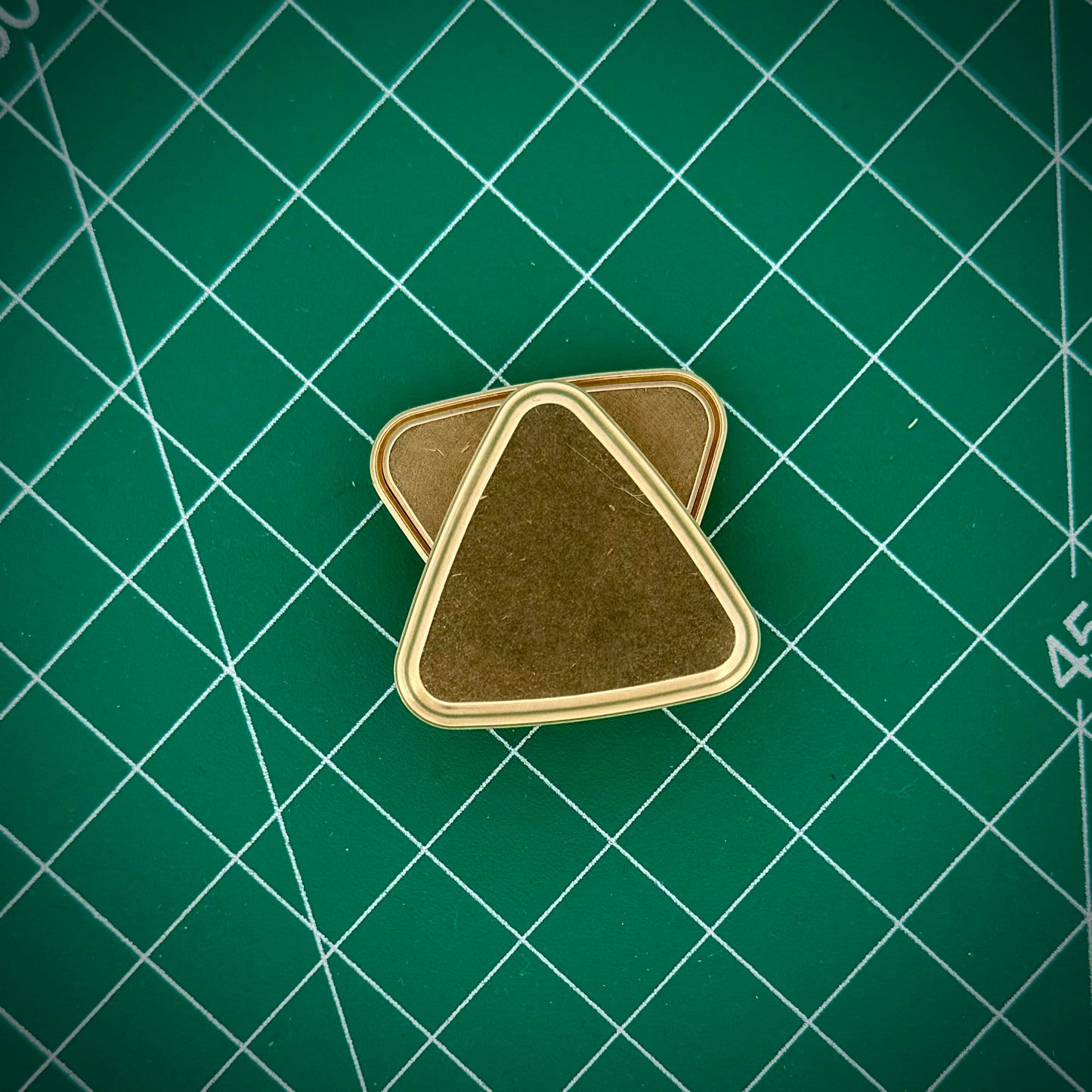 Islidenkliq - Brass - Triangular Magnetic Slider